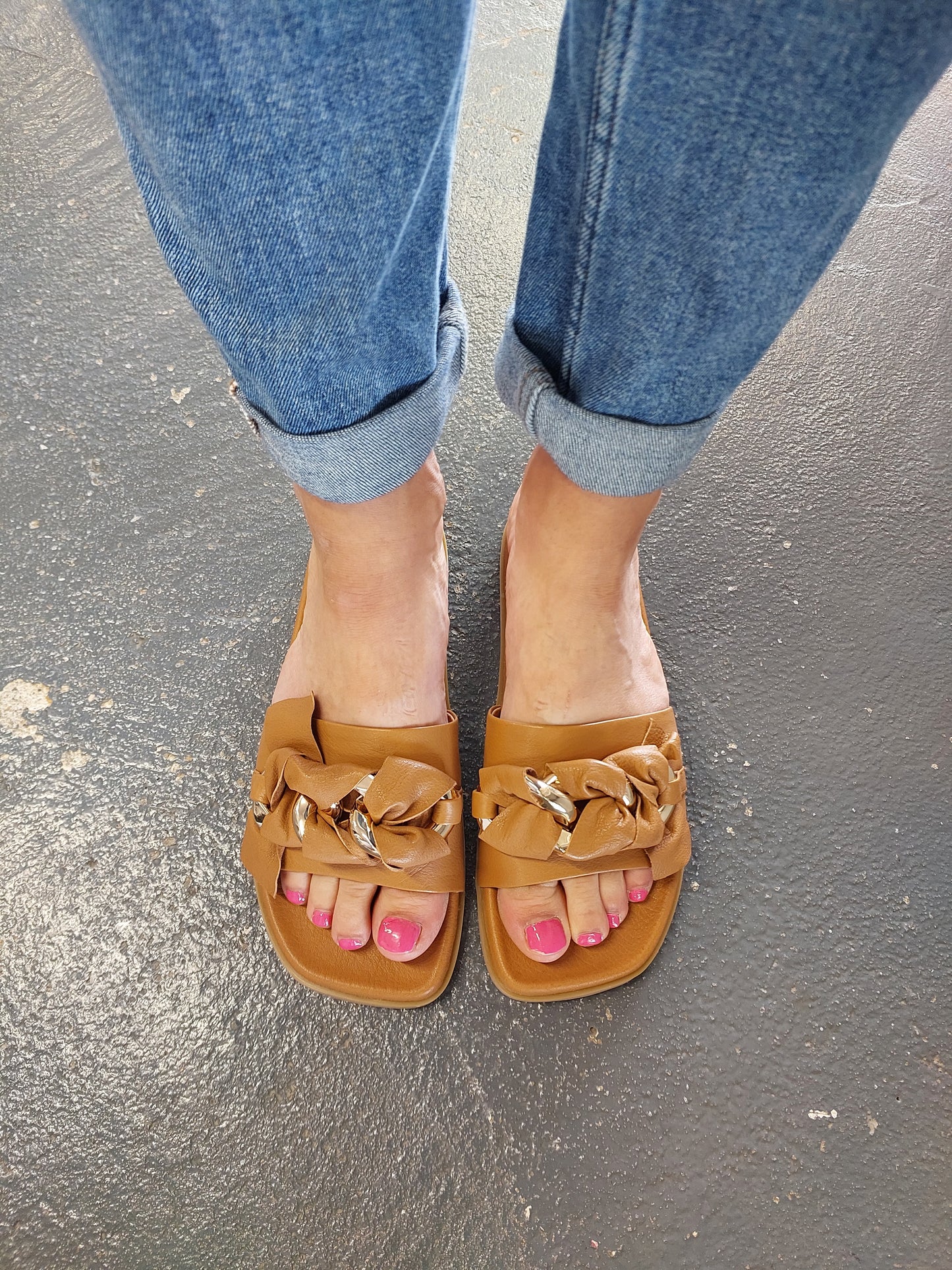 Dakari Dark Tan