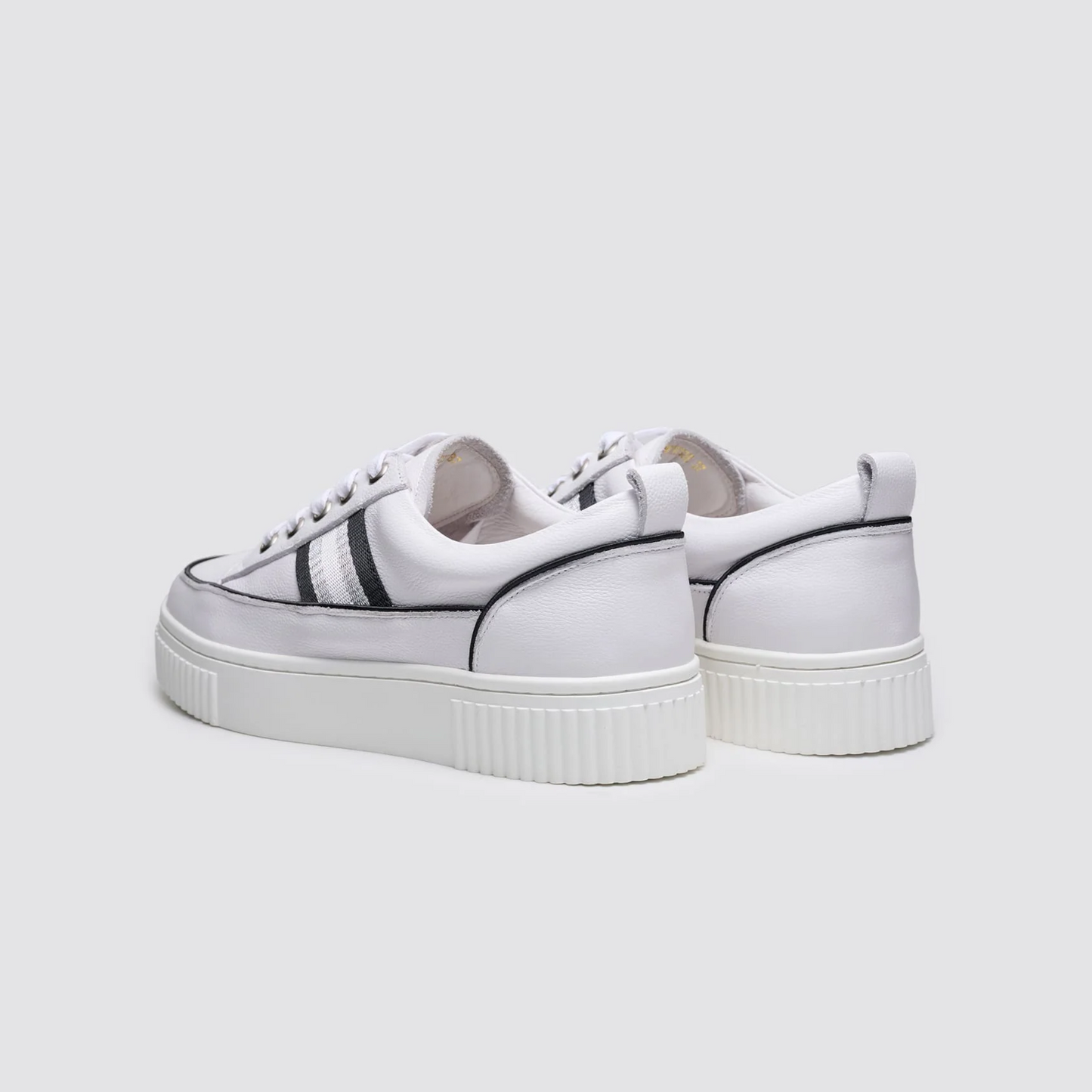 Intrigue White/Black