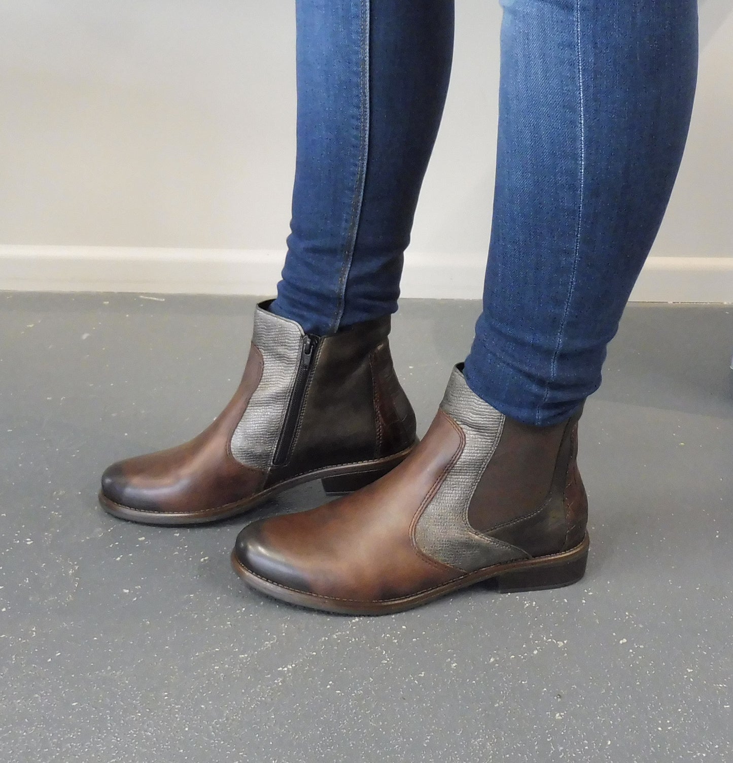 D0F70/25 Mocha (size 36)