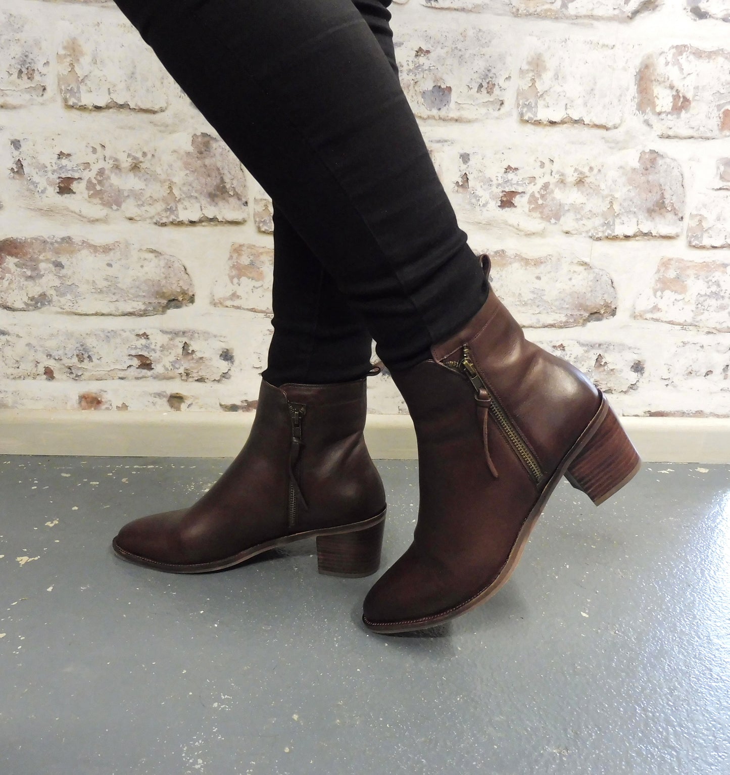 Ciara Chestnut (size 41) - ONLINE ONLY