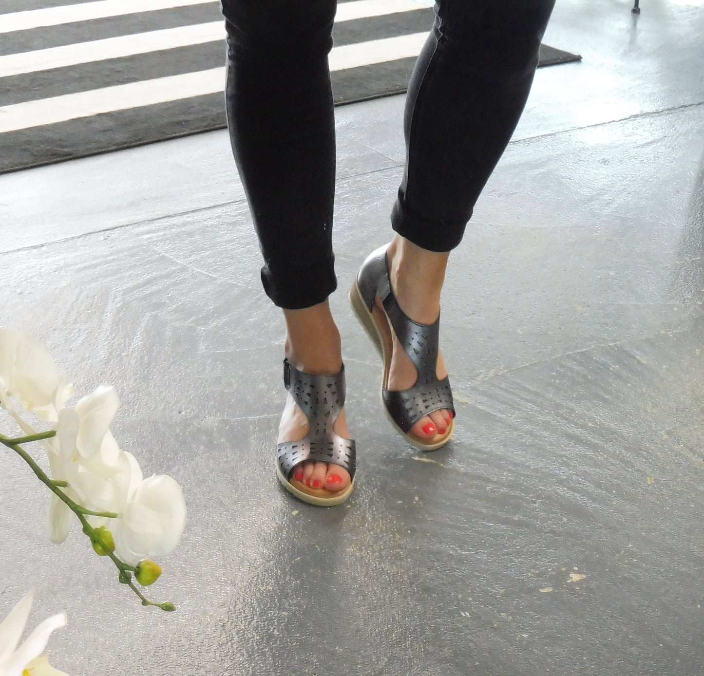 CD7063 Platinum (size 41) ONLINE ONLY