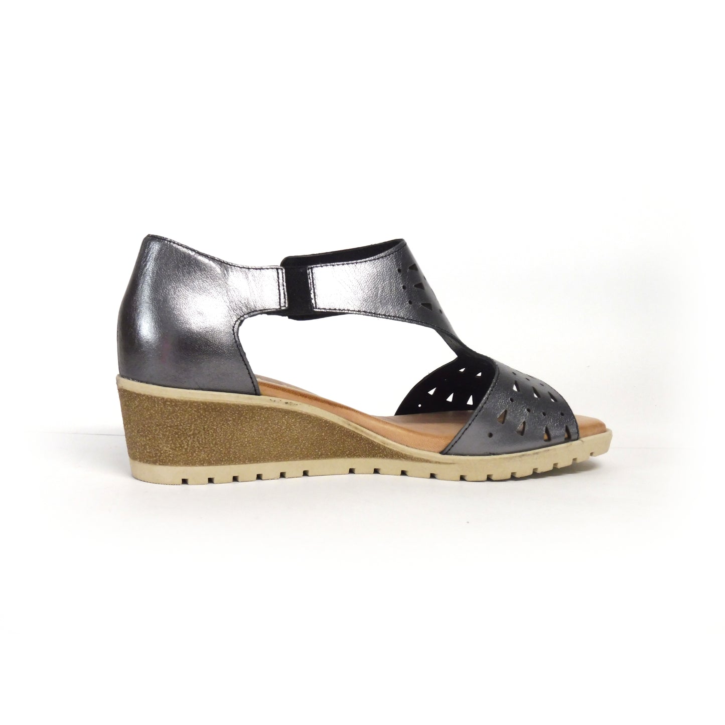 CD7063 Platinum (size 41) ONLINE ONLY