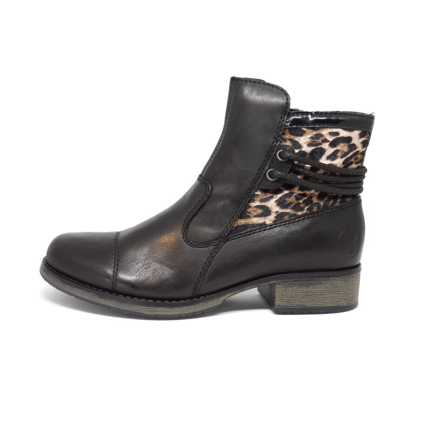 Y9760/00 Black (size 37) ONLINE ONLY