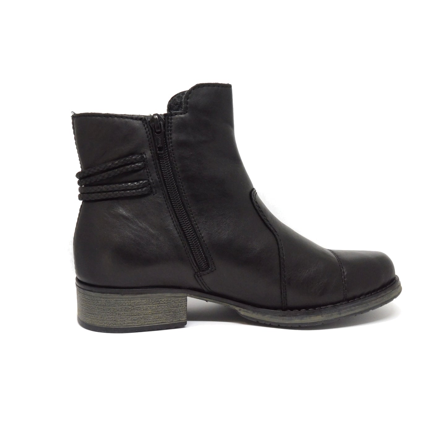 Y9760/00 Black (size 37) ONLINE ONLY