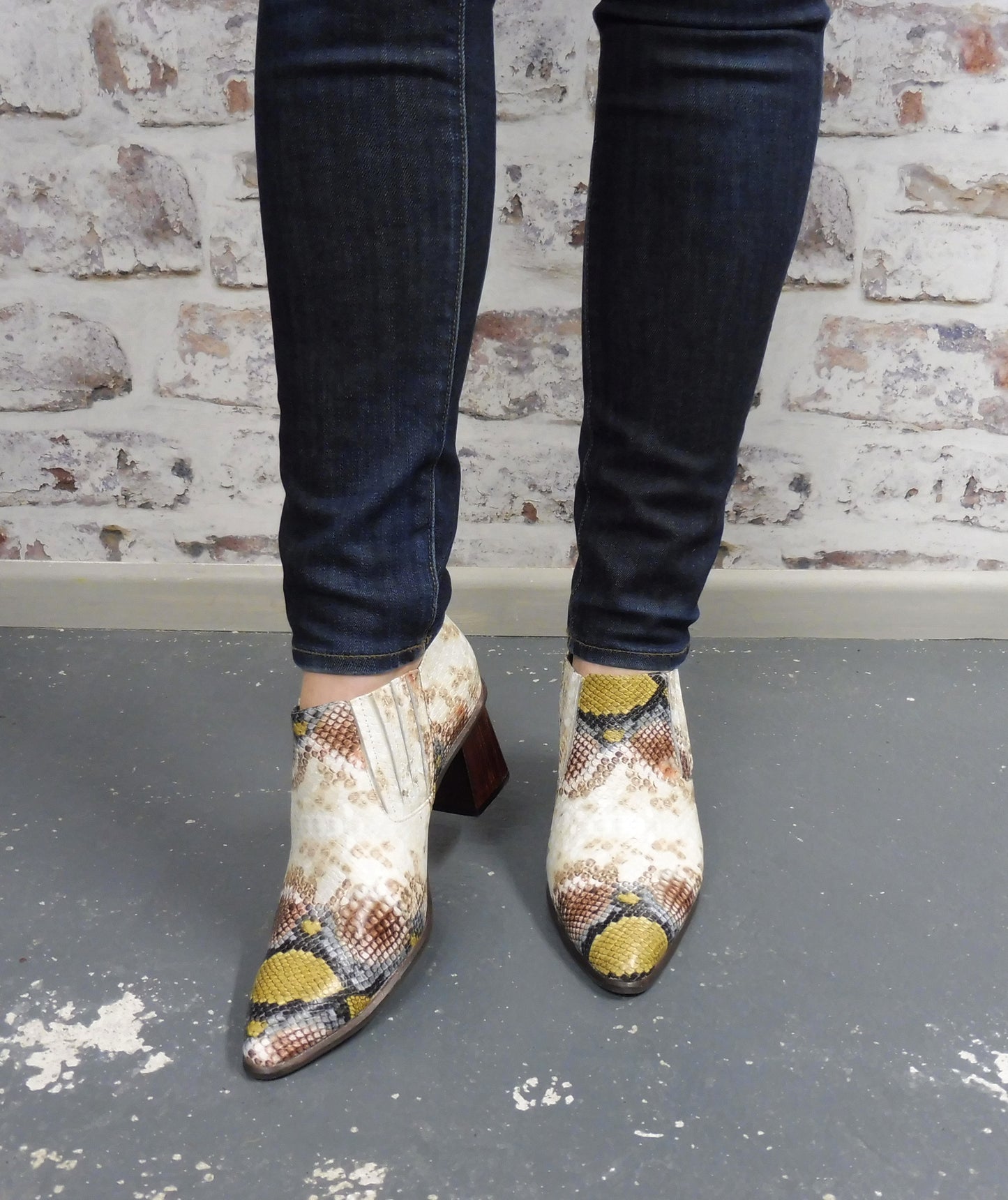 Vidi (I Saw) Natural Anaconda (size 36) - ONLINE ONLY