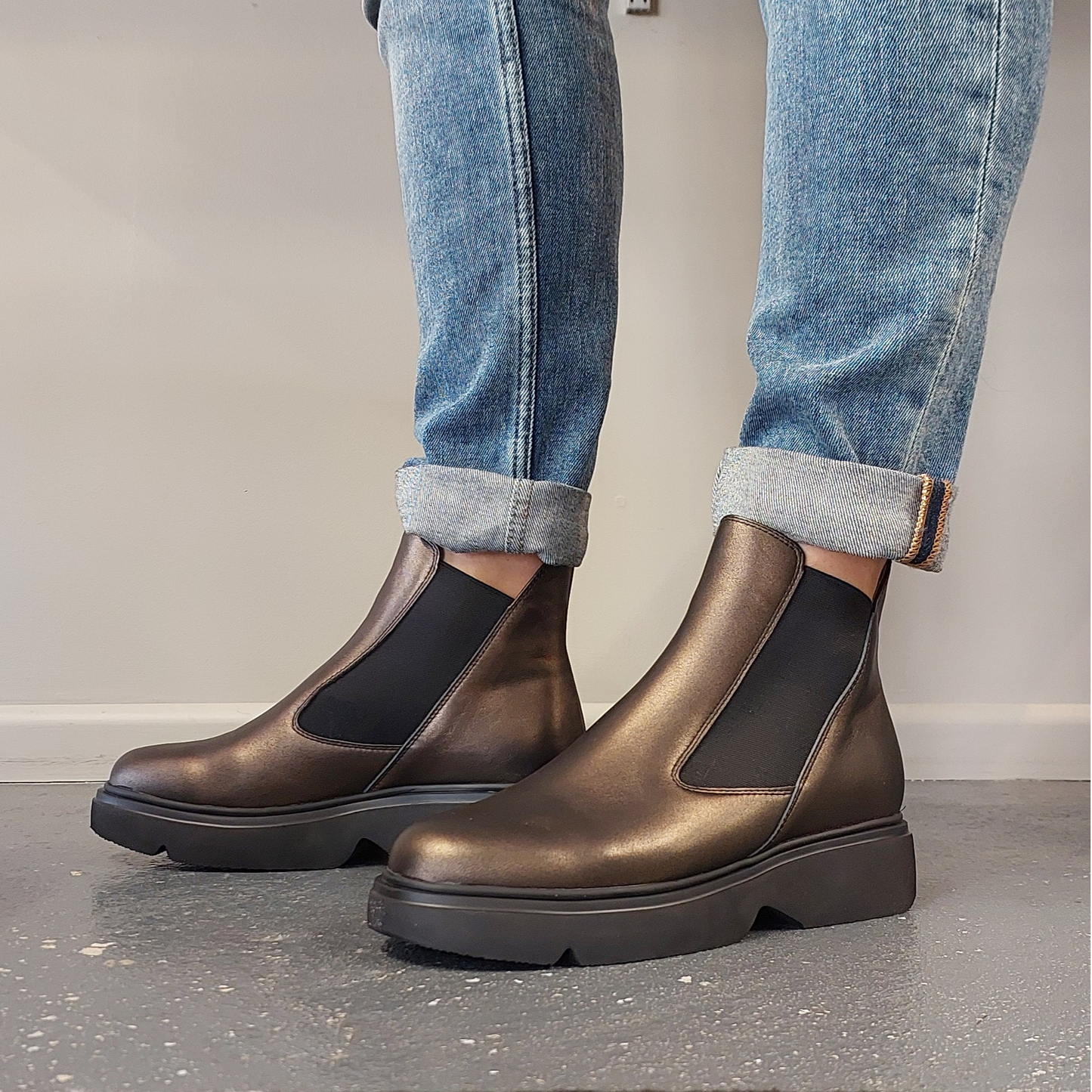 Aisley Bronze