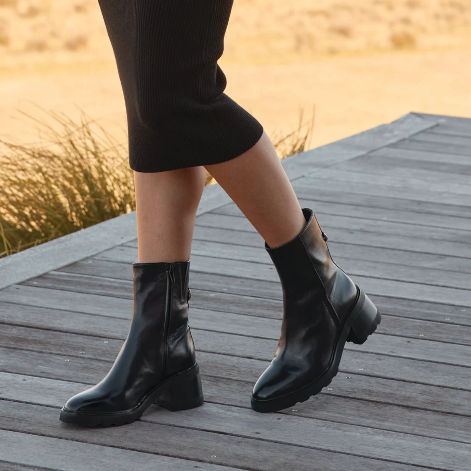 Women's EOS black leather boot with block heel and inside zip