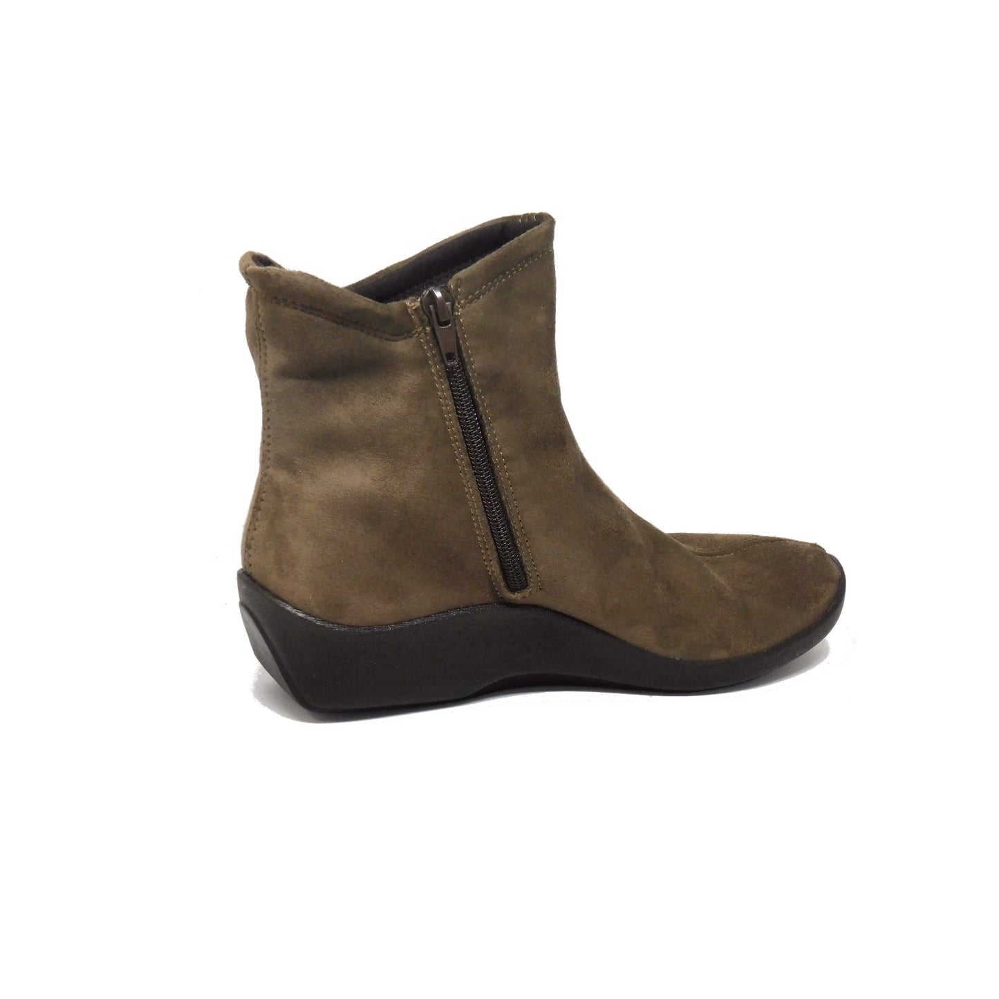 L19 Taupe Suede